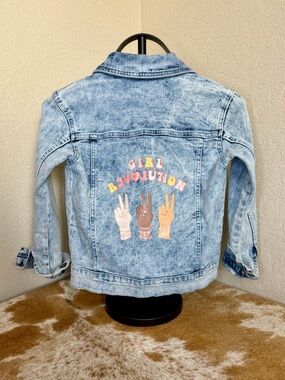 Girls M 7/8 Barbie Girl Revolution Graphic Light Acid Wash Denim Jean Jacket